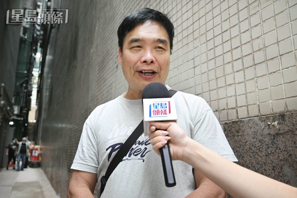 楊先生指與同事一行12人「夾份」,每人出資200元合買複式彩票以增加中獎機率。 楊先生指與同事一行12人「夾份」,每人出資200元合買複式彩票以增加中獎機率。