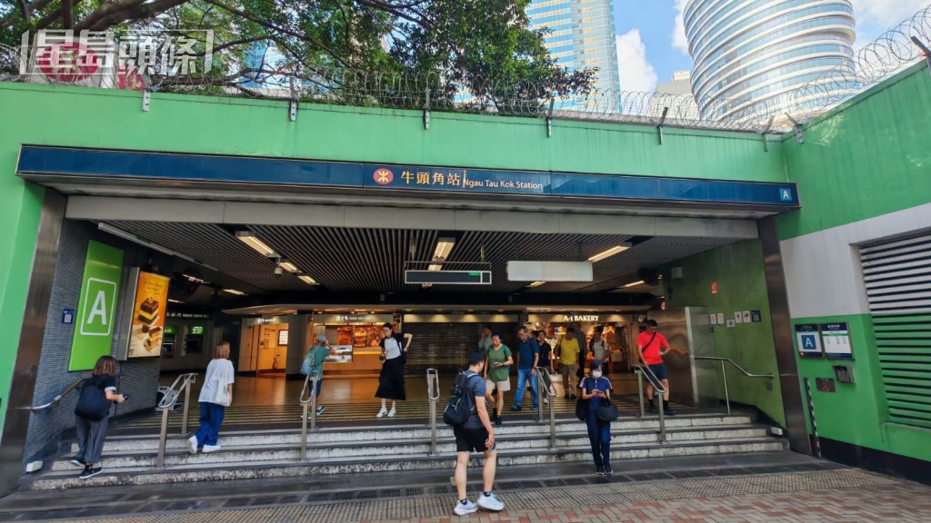 猴子在九龍灣站及牛頭角站附近出沒。蔡楚輝攝 猴子在九龍灣站及牛頭角站附近出沒。蔡楚輝攝