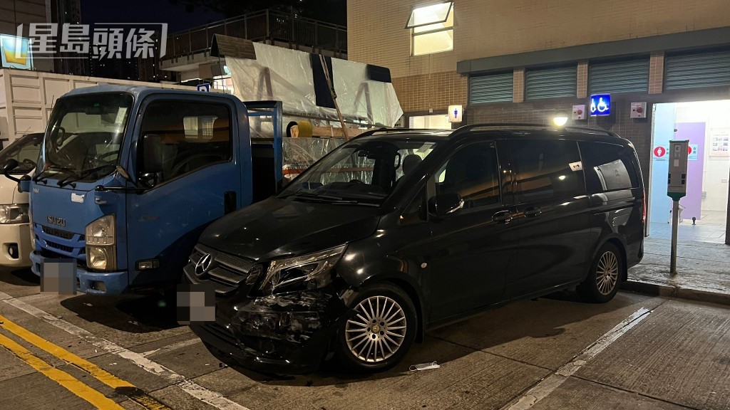 Benz七人車車頭被撞毀。蔡楚輝攝