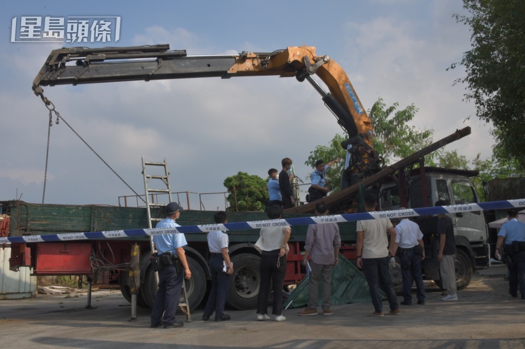 警方圍封現場調查。楊偉亨攝