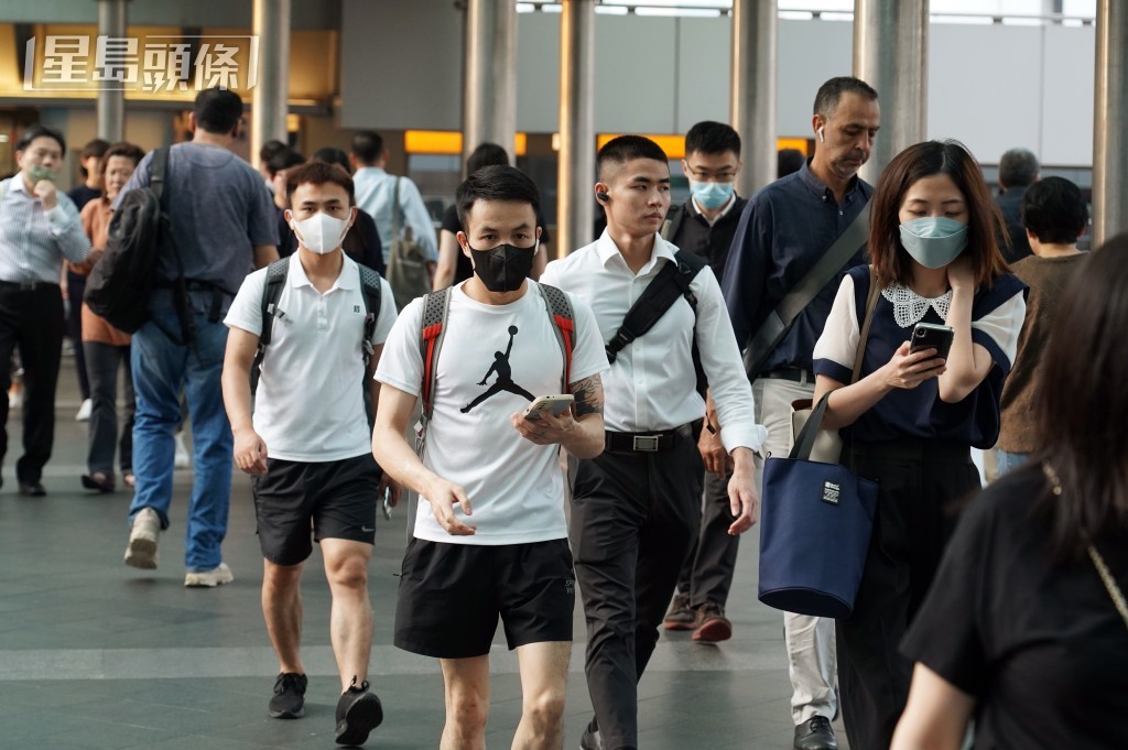 雷鼎鳴寄語年青人應多學習新技能，勿抱「躺平」心態，要肯拼搏。資料圖片 