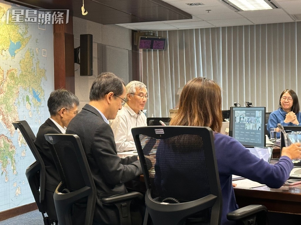 漁護署轄下郊野公園及海岸公園委員會開會,討論幾項在郊野公園管理中引入科技的先導計劃。謝曉雅攝 漁護署轄下郊野公園及海岸公園委員會開會,討論幾項在郊野公園管理中引入科技的先導計劃。謝曉雅攝