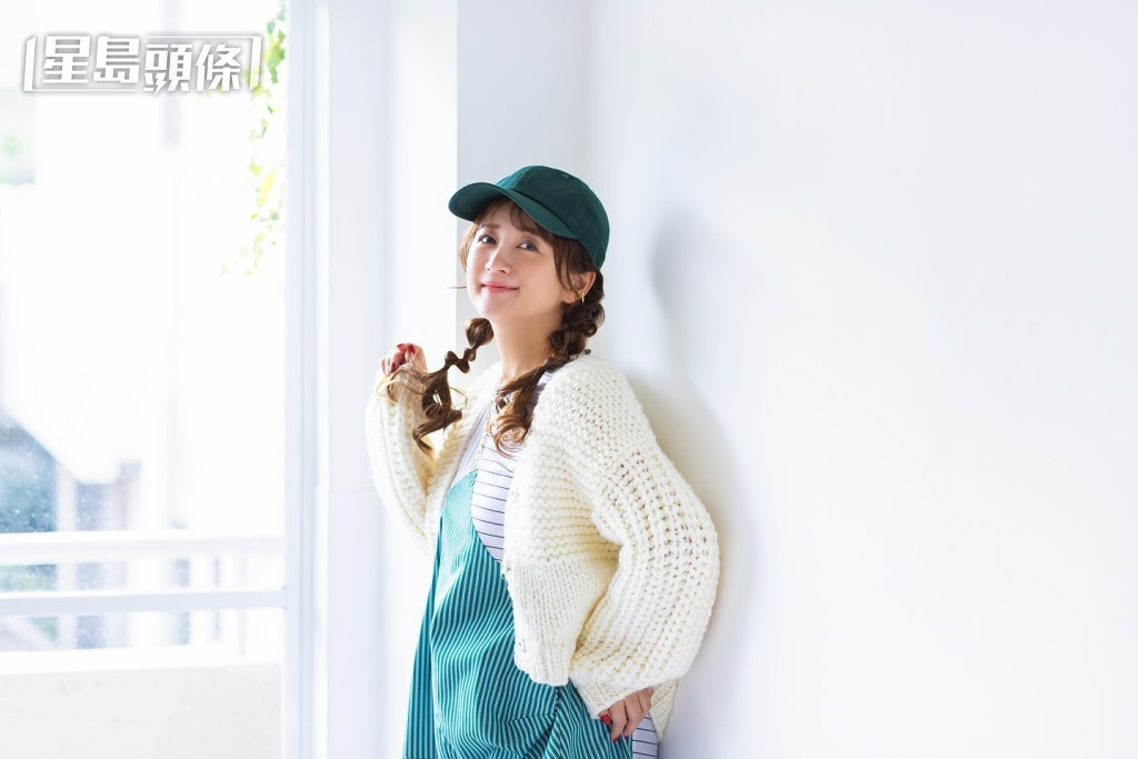 38歲女星小松彩夏前年7月嫁給圈外人做人妻,今日亦宣布己為人母的喜訊。 38歲女星小松彩夏前年7月嫁給圈外人做人妻,今日亦宣布己為人母的喜訊。