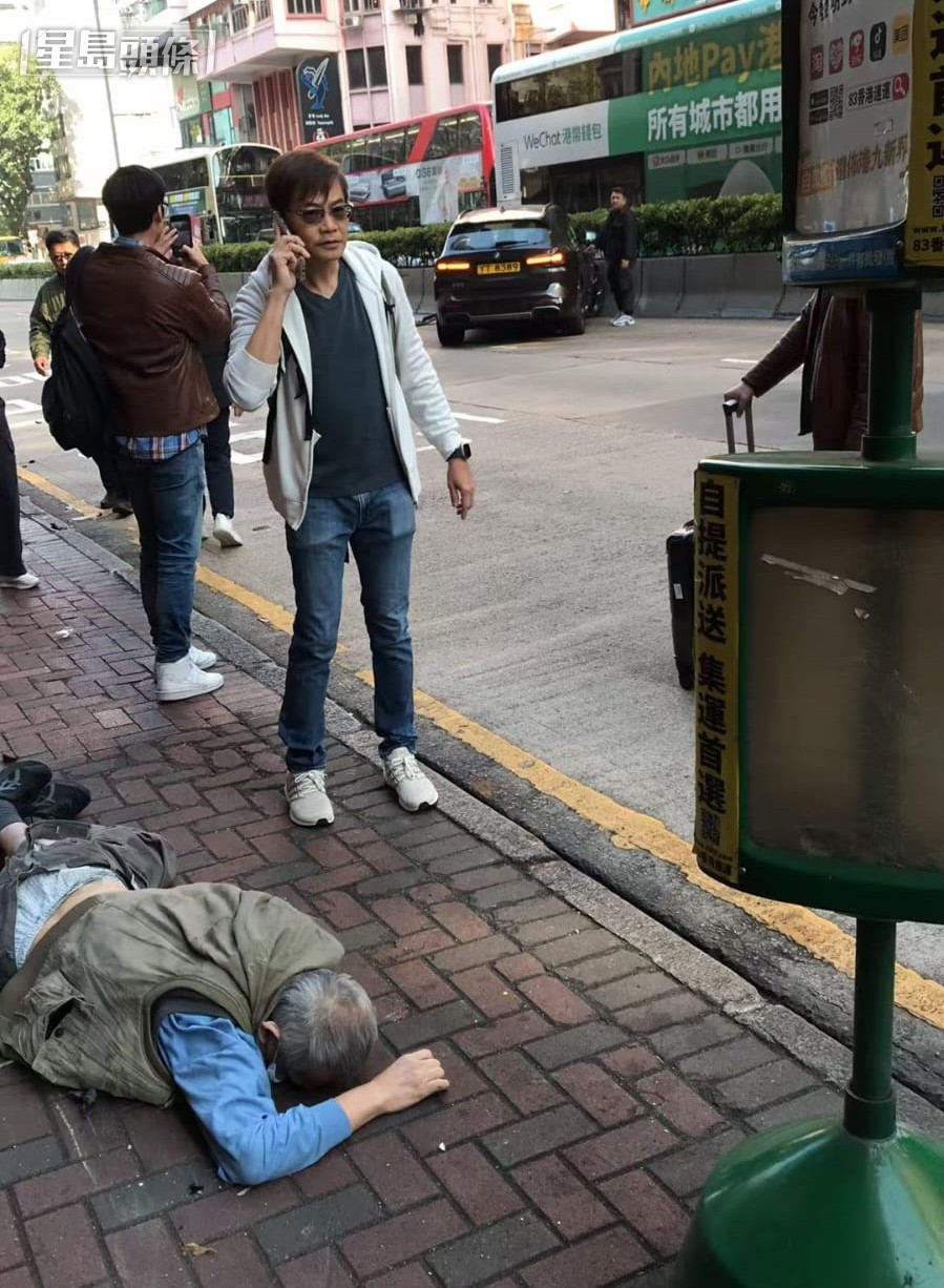 老翁倒地不起。讀者提供圖片 老翁倒地不起。讀者提供圖片