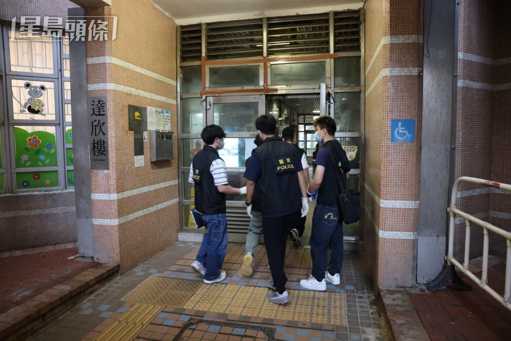 大批警員到場調查。