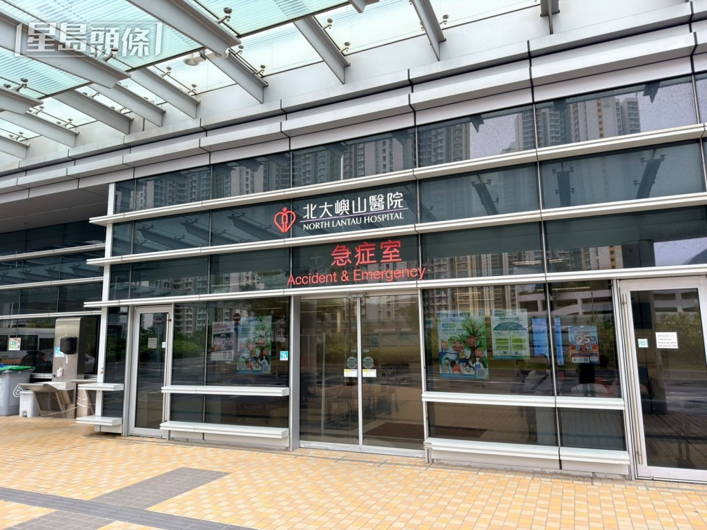 傷者被送往北大嶼山醫院搶救,惟終告不治。梁國峰攝 傷者被送往北大嶼山醫院搶救,惟終告不治。梁國峰攝
