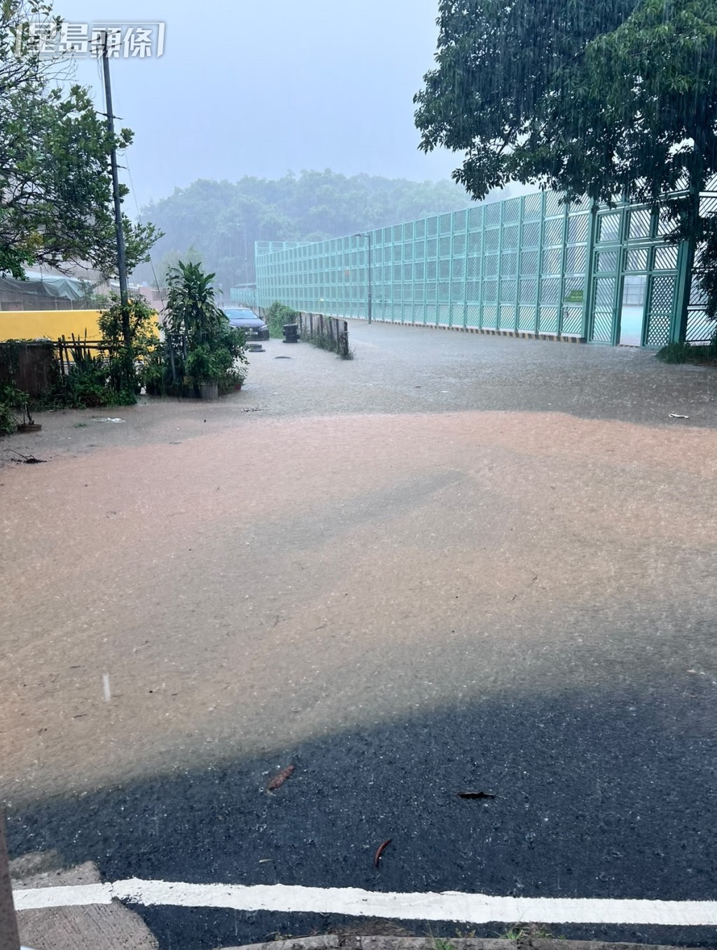 打鼓嶺李屋村一帶出現水浸。梁國峰攝 打鼓嶺李屋村一帶出現水浸。梁國峰攝