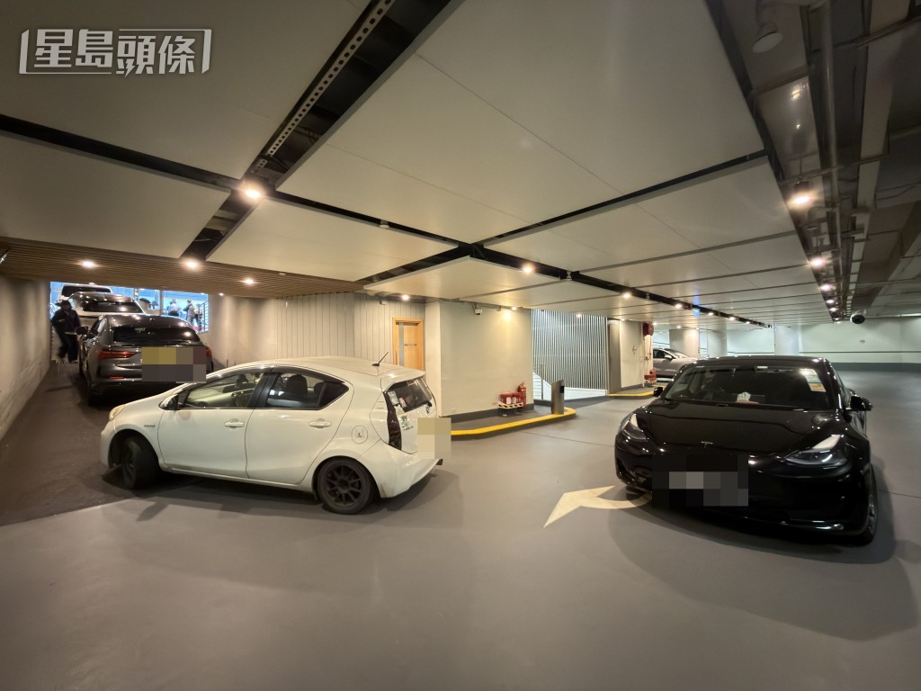 頭車出閘準備離開時無電，導致尾隨的多輛車亦無法出閘。