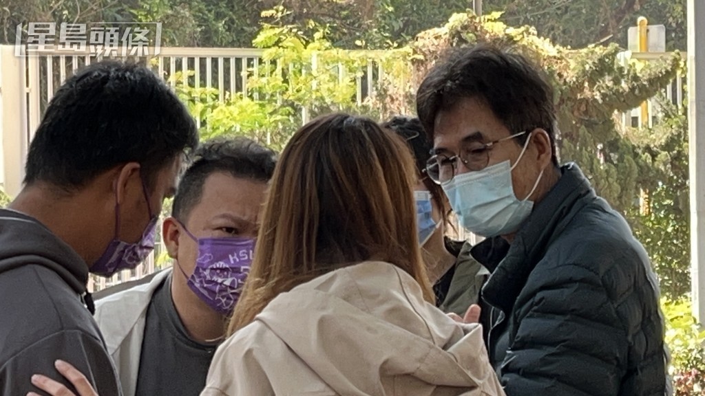 家屬一行四人。