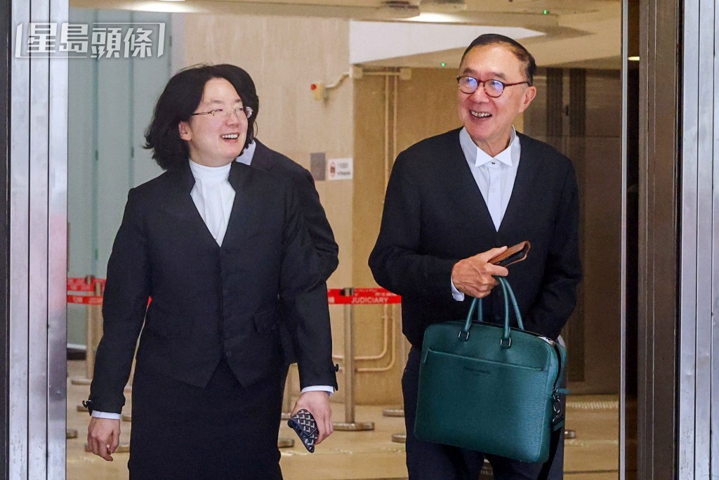 原告方資深大律師清洪（右）及劉恩沛（左）。何家豪攝 