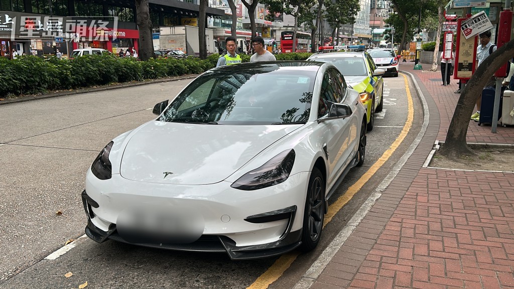 電動車被扣查。林思明攝