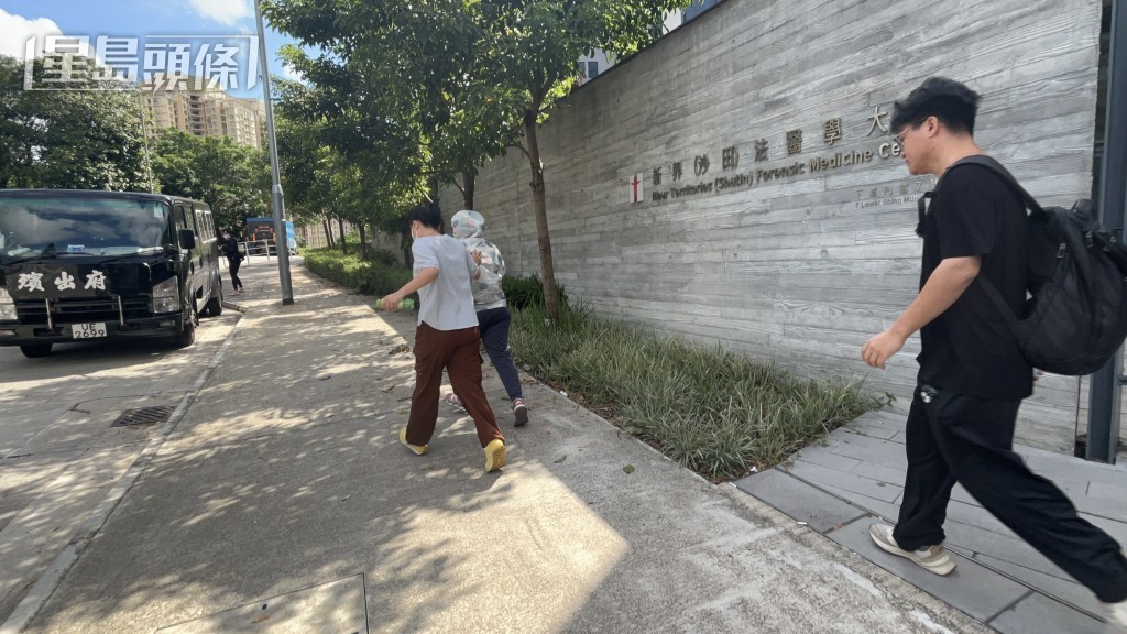 死者親屬認屍後離開。蔡楚輝攝