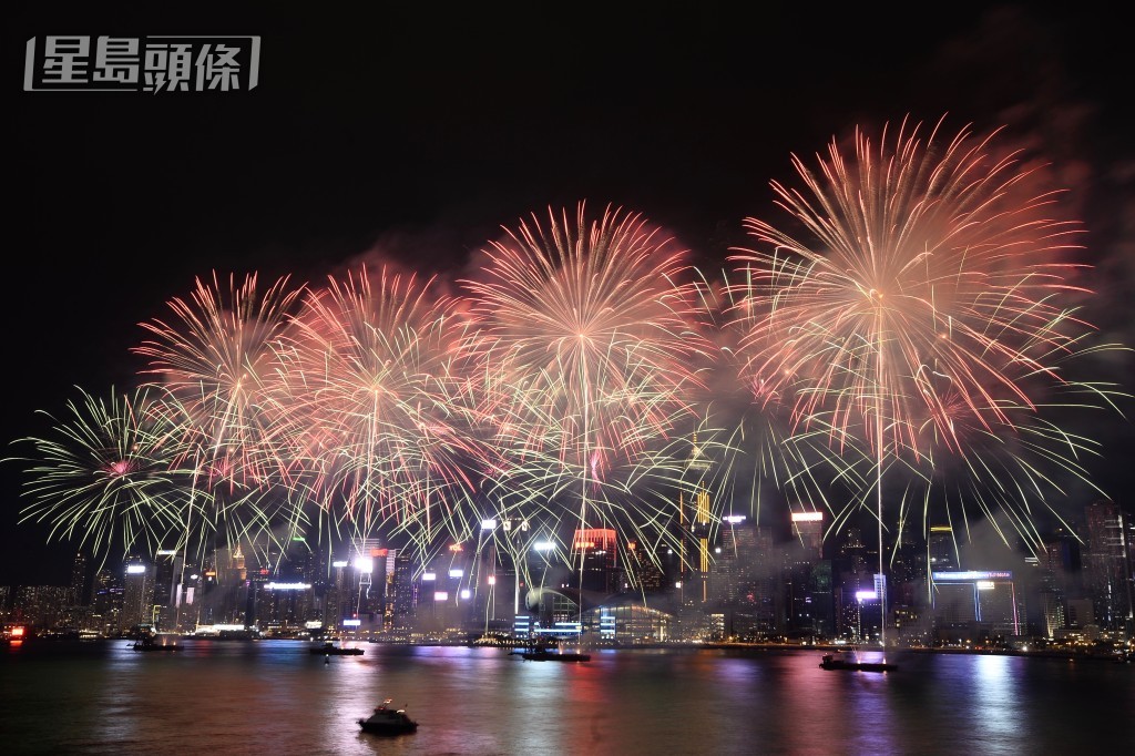 十一国庆烟花汇演将在今年复办。资料图片 十一国庆烟花汇演将在今年复办。资料图片