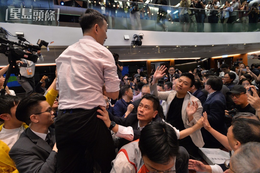 林卓廷當日身在會議廳中。資料圖片