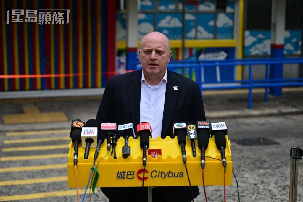 城巴董事總經理李卓豪表示,城巴今後將不再採購柴油巴士,目標在2045年全面使用新能源巴士。陳極彰攝 城巴董事總經理李卓豪表示,城巴今後將不再採購柴油巴士,目標在2045年全面使用新能源巴士。陳極彰攝