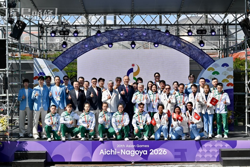 国家队、港队和澳门代表队一起出席升旗礼。刘骏轩摄