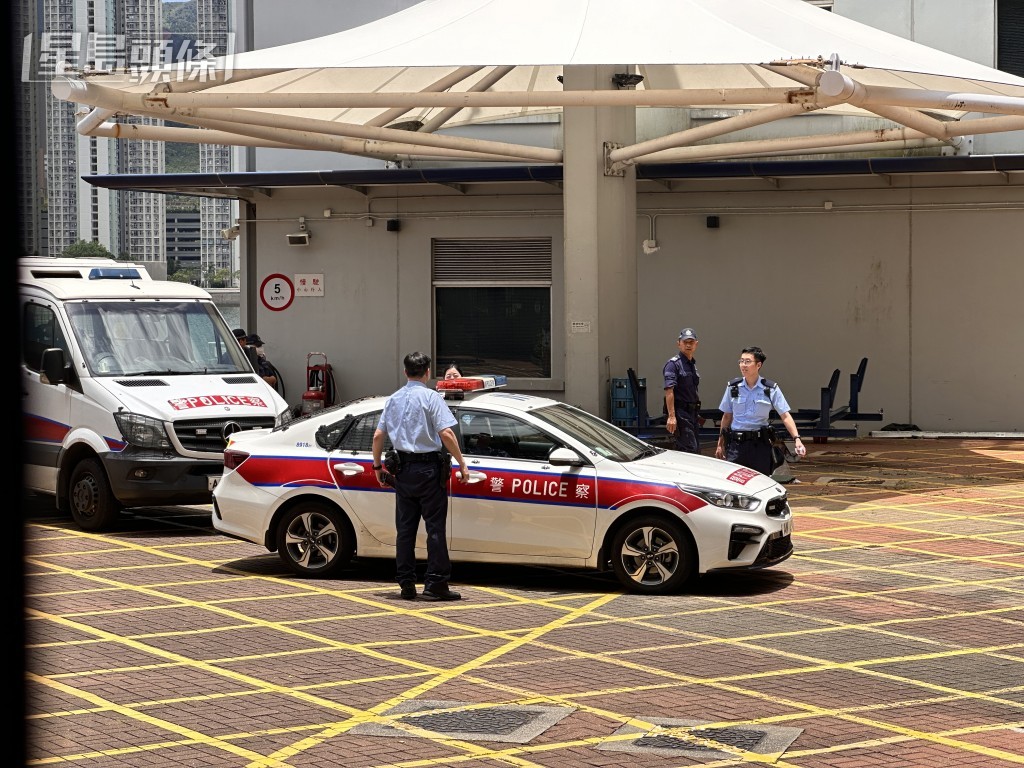 警方調查事件。 警方調查事件。