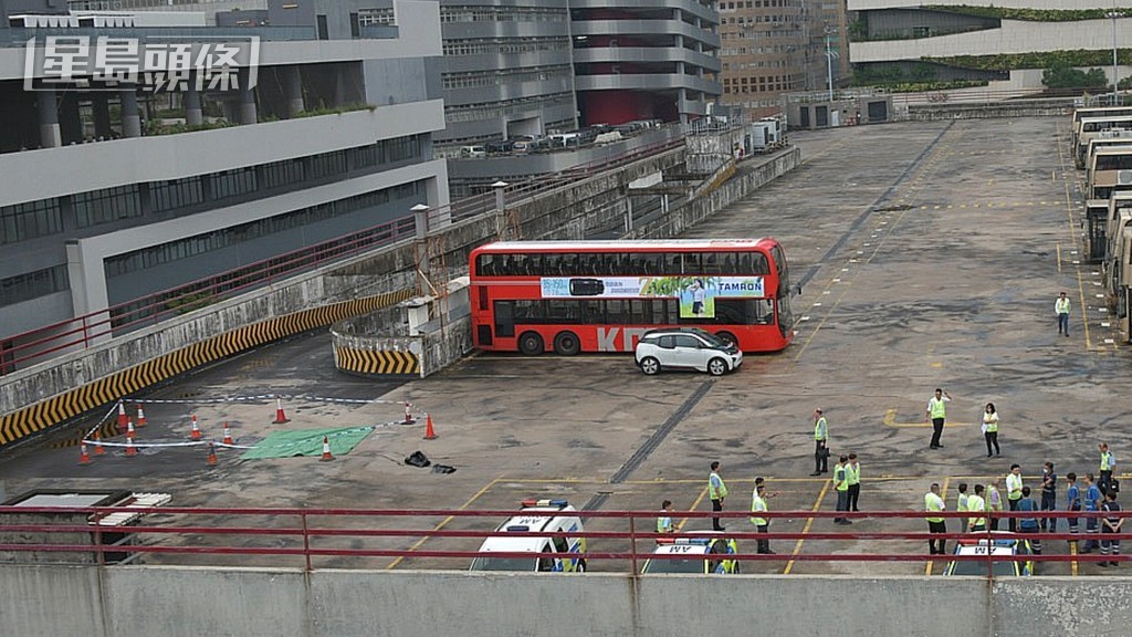 九巴车长罗育权案发朝于车厂天台遭正在泊车的排车员撞毙。资料图片