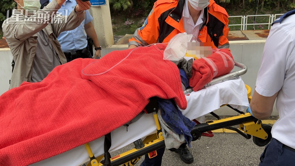 老翁獲送往伊利沙伯醫院救治。蔡楚輝攝