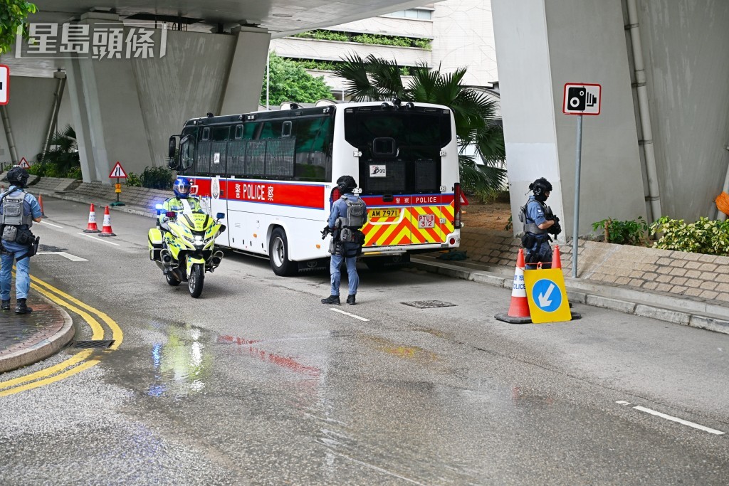 警方法院外戒備。劉駿軒攝 警方法院外戒備。劉駿軒攝