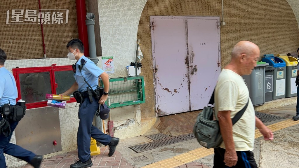 警員登樓調查。 警員登樓調查。