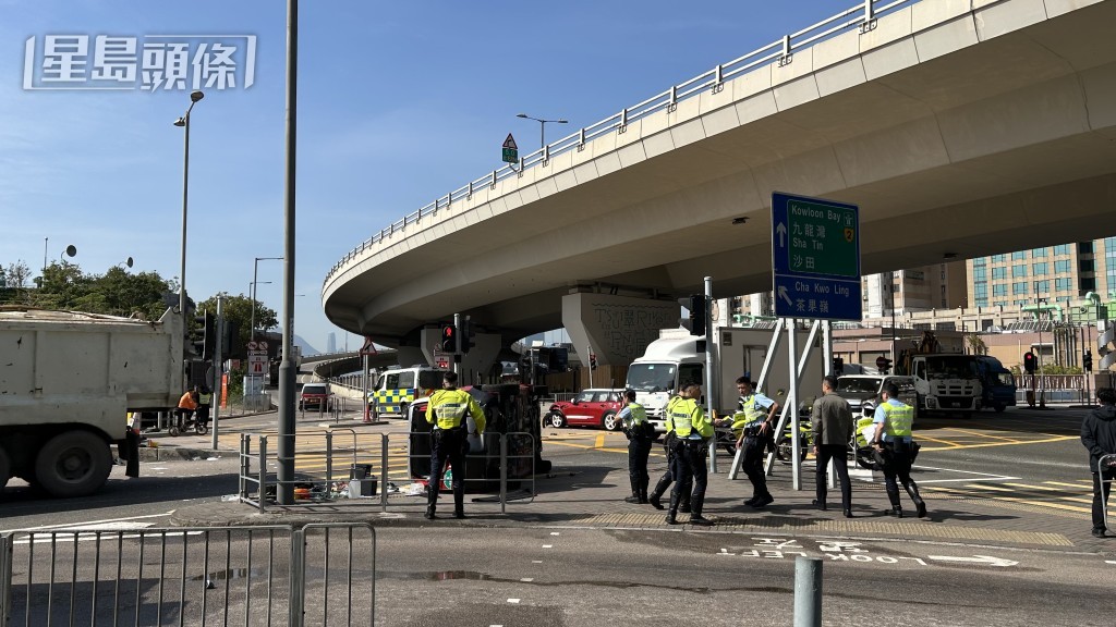 現場是偉業街及偉發道交界。