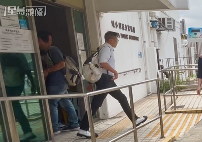 親屬認屍後離開。楊偉亨攝 親屬認屍後離開。楊偉亨攝