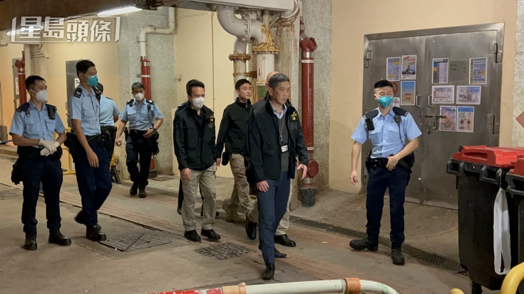 周二晚上多名警察到場調查。