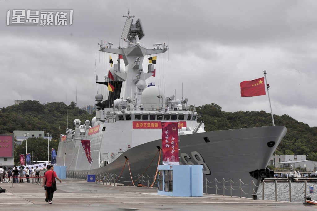 南寧艦和衡陽艦組成的海軍艦艇編隊結束5日來港活動,離開離昂船洲軍營。陳浩元攝 南寧艦和衡陽艦組成的海軍艦艇編隊結束5日來港活動,離開離昂船洲軍營。陳浩元攝