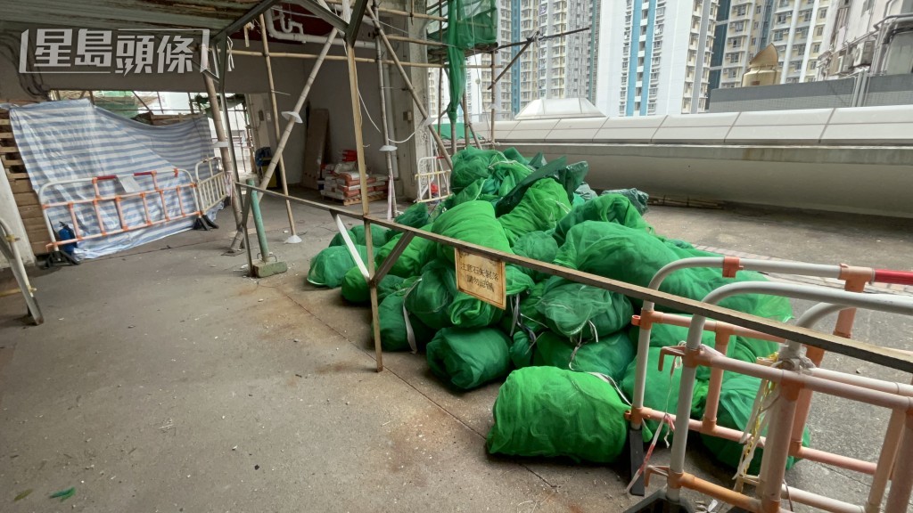 伍新華指，若發現棚網違規，承建商責無旁貸，實際責任須視乎合約內容。資料圖片