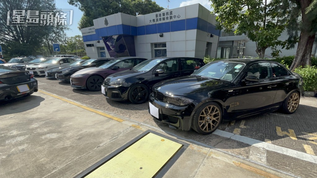 被扣查的11輛涉案車輛。 被扣查的11輛涉案車輛。