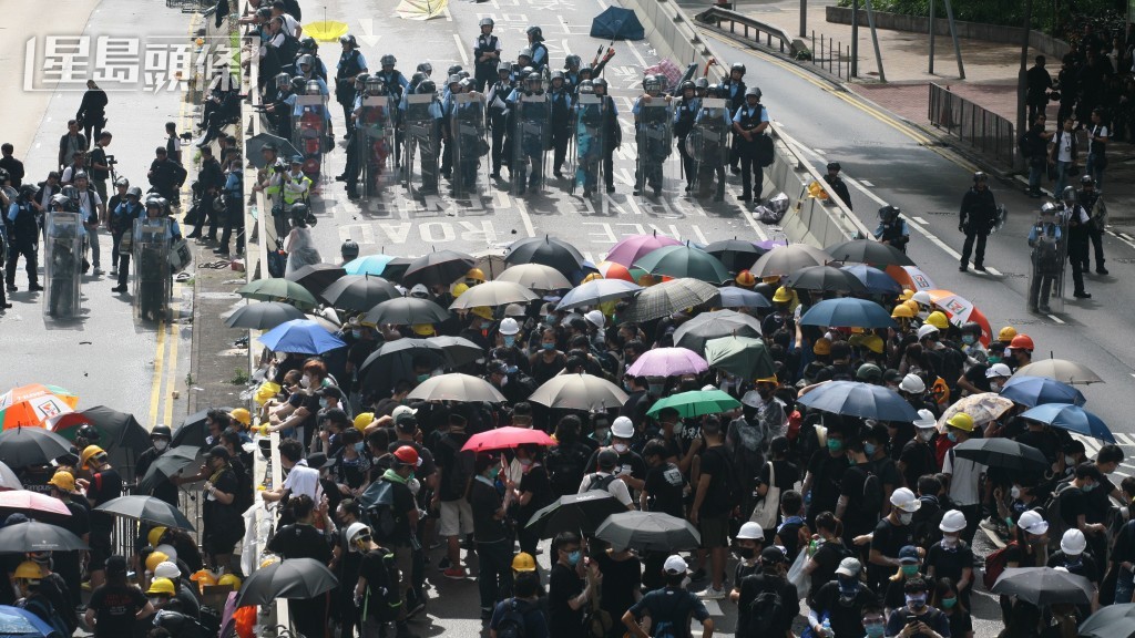 5年前的7月1日，金鐘多處發生連場警民衝突，多人被捕。資料圖片