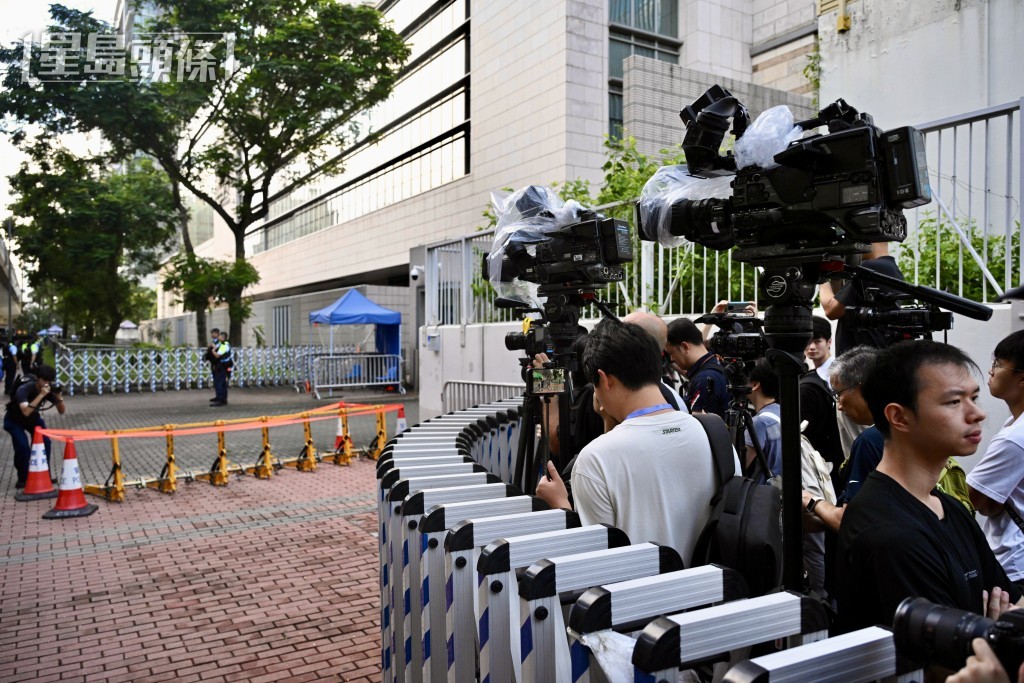 傳媒被安排於特定區域內拍攝。蘇正謙攝