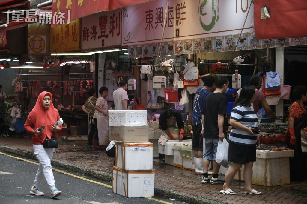 街坊指偶爾街上會有物品阻街,但多數檔主都只是在落貨時擺出。陳浩元攝 街坊指偶爾街上會有物品阻街,但多數檔主都只是在落貨時擺出。陳浩元攝