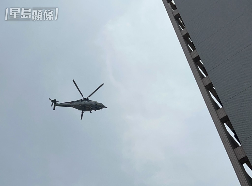 直升機將女事主送院。林思明攝