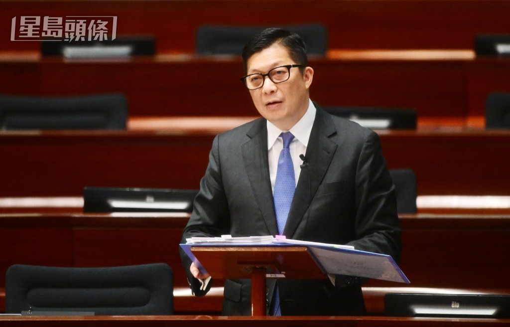 鄧炳強指出,近1萬人才透過「往來港澳人才簽注」來港。陳極彰攝 鄧炳強指出,近1萬人才透過「往來港澳人才簽注」來港。陳極彰攝
