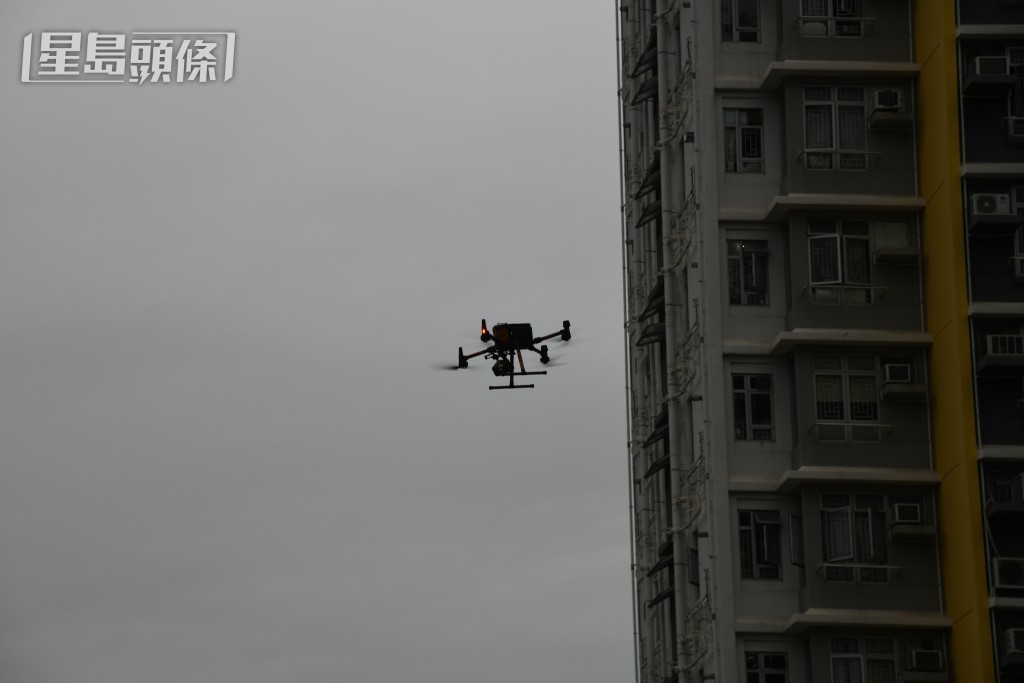 消防出動無人機協助視察火場情況。資料圖片
