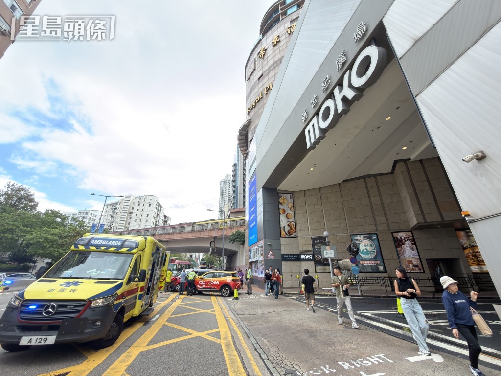 現場是新世紀廣場的車輛出入口處。