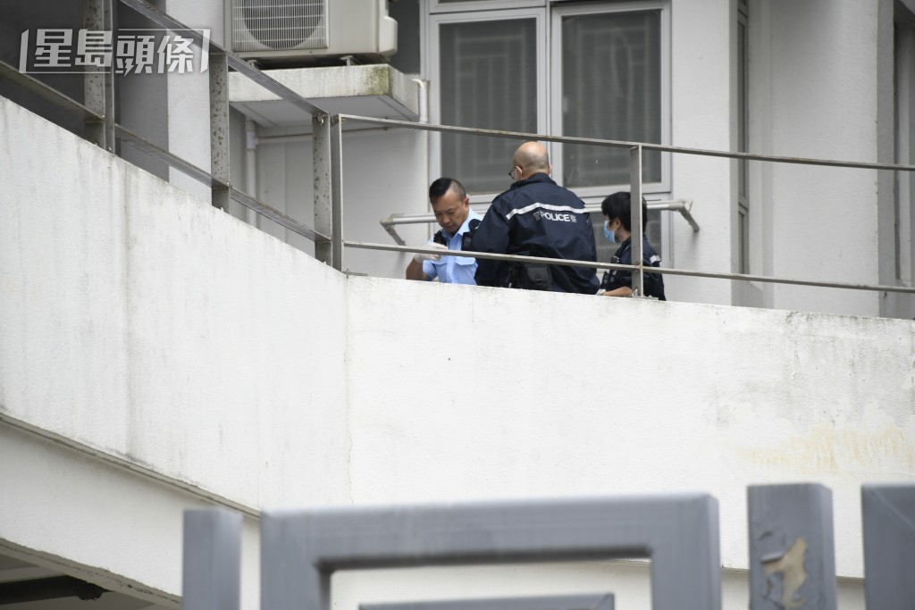 警員在場調查。楊偉亨攝 警員在場調查。楊偉亨攝