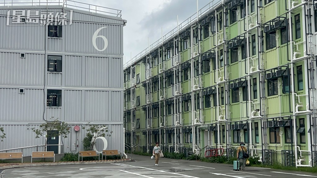 火警中一名男住戶燒傷送院。 火警中一名男住戶燒傷送院。