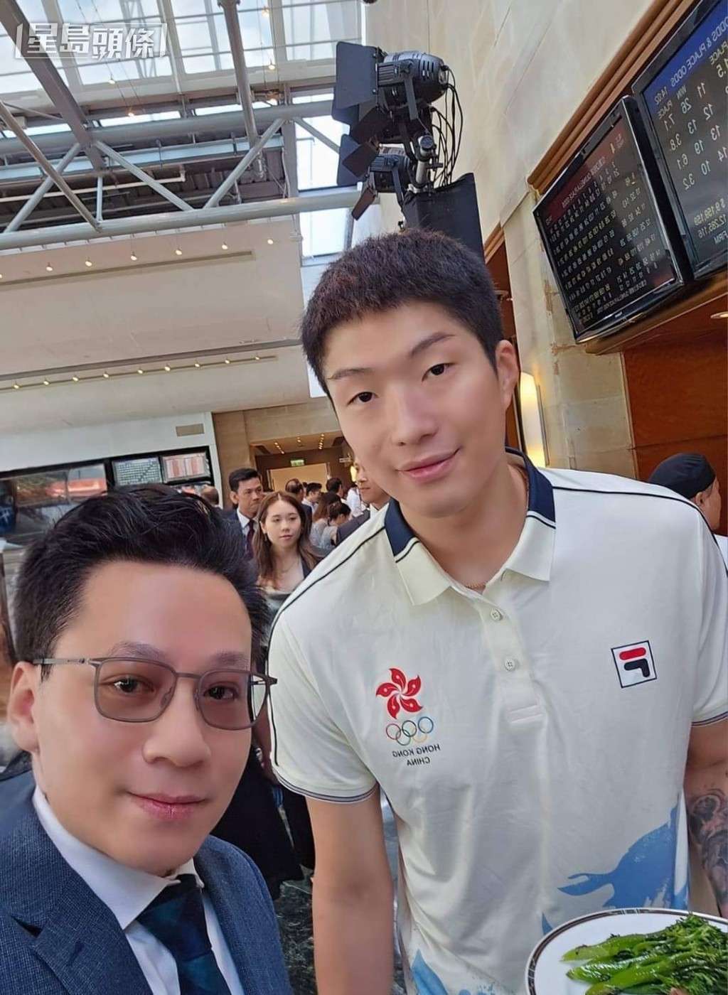 譚健業與男子花劍金牌張家朗合照留念。 譚健業與男子花劍金牌張家朗合照留念。