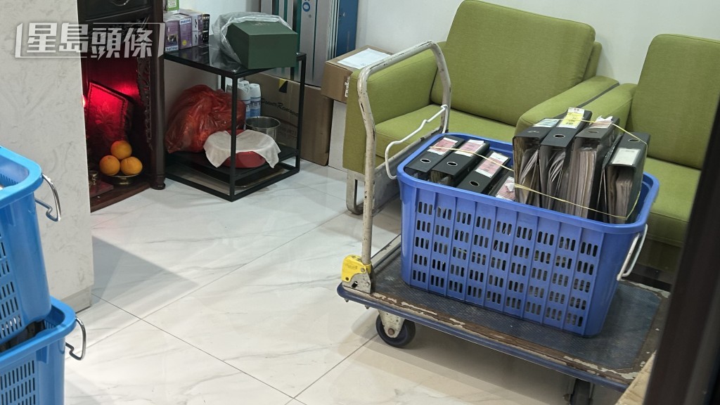 警方檢獲大批文件。