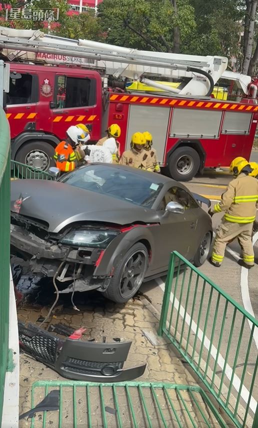 司機清醒獲救。fb屯門公路塞車關注組影片截圖