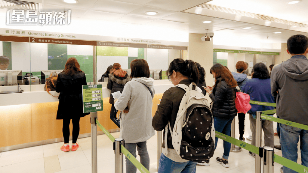到银行开设纸黄金买卖户口,是其中一个低成本投资黄金市场的方法。 到银行开设纸黄金买卖户口,是其中一个低成本投资黄金市场的方法。