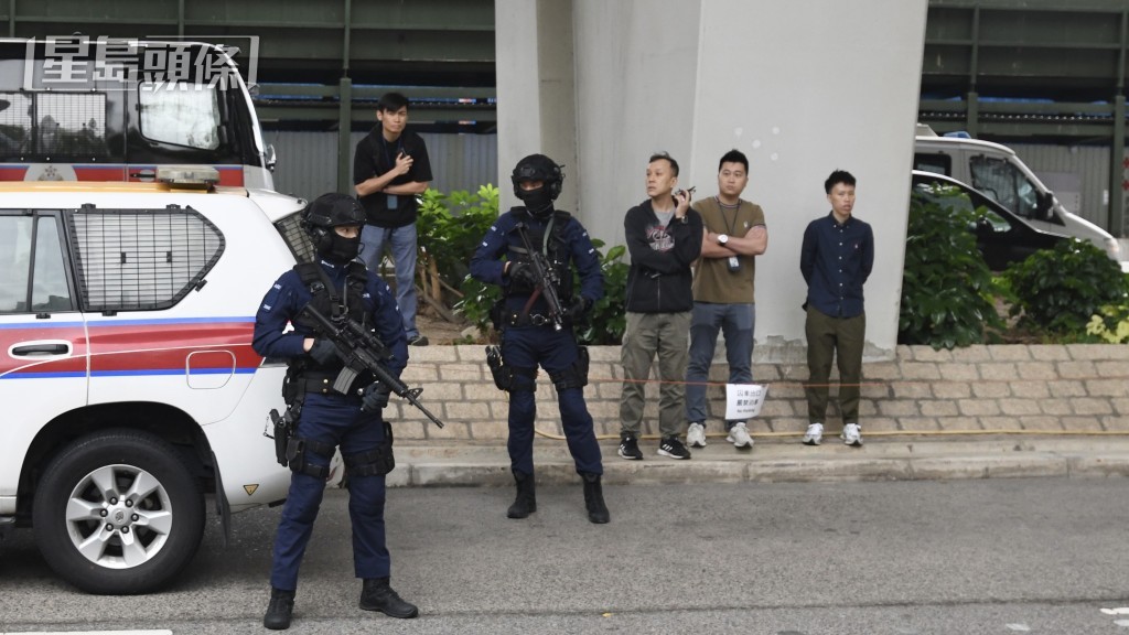 警方在西九龍裁判法院外佈防。何君健攝