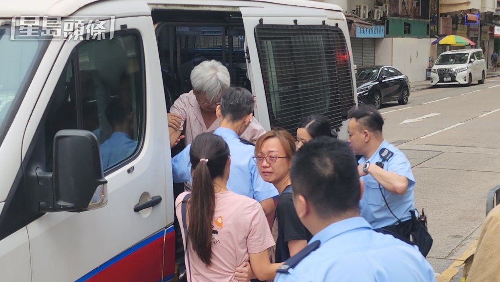 死者家屬事後趕至現場，神情哀傷。