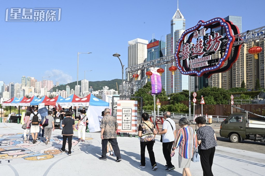 位於灣仔的「海濱藝遊坊」夜市。褚樂琪攝 位於灣仔的「海濱藝遊坊」夜市。褚樂琪攝