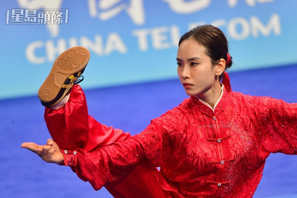 武術港將陳穗津完成太極拳、太極劍全能項目,摘走一面銅牌 陳極彰攝 武術港將陳穗津完成太極拳、太極劍全能項目,摘走一面銅牌 陳極彰攝