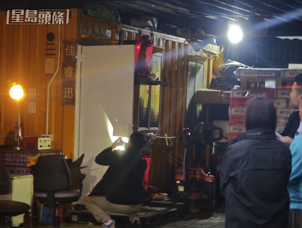 警員在場調查。 警員在場調查。