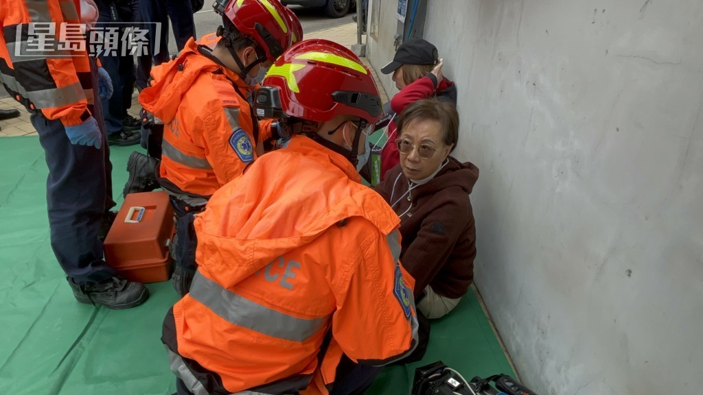 傷者接受即場治理後再送院。 傷者接受即場治理後再送院。